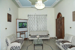 Отель Luxury House-Ground Floor  Карачи